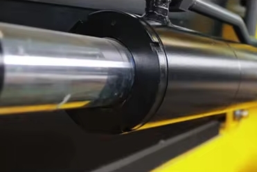 STRONG POWER PARKEROIL SEAL PROTECTS THELIFE OF THE CYLINDER.